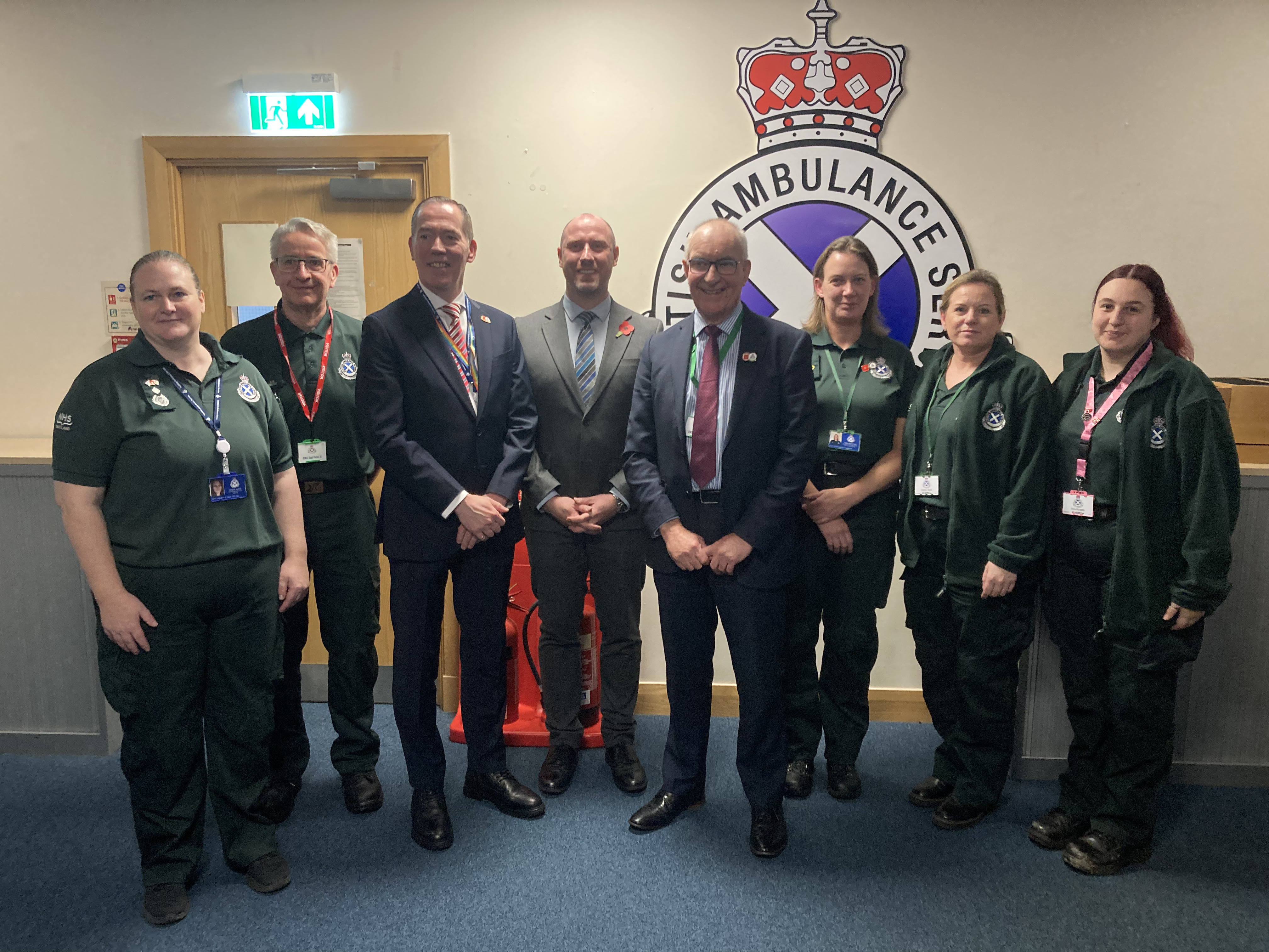 Group picture of senior SAS staff with ACC staff in front of SAS crest welcoming the new recruits