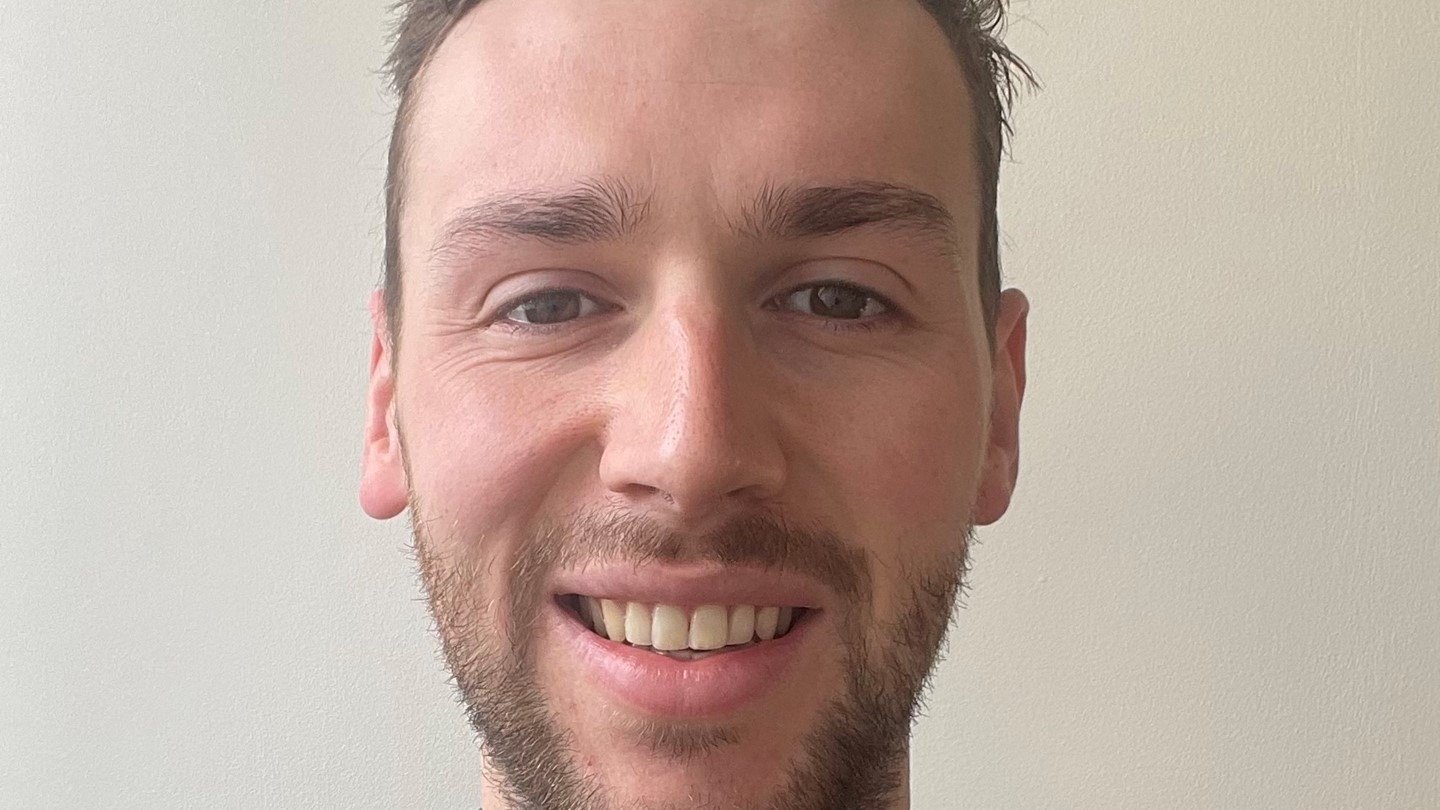 Headshot of Gordon Robertson