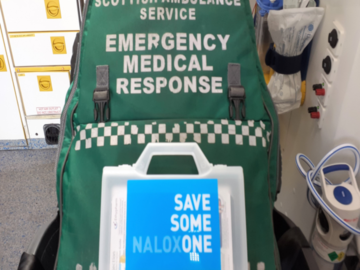 Naloxone kit